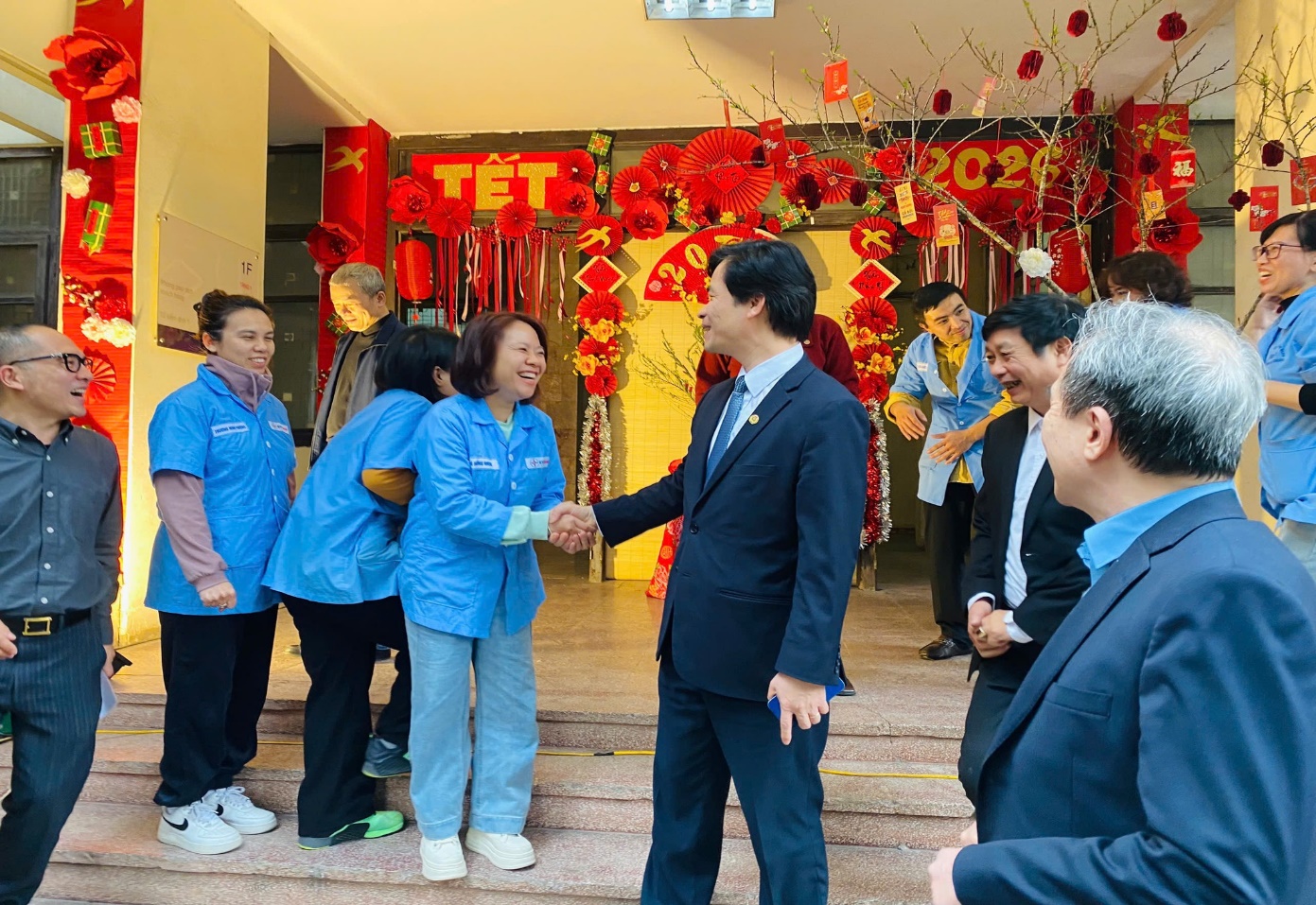 EVNHANOI thăm, động viên lực lượng ứng trực đảm bảo điện Tết Bính Ngọ 2026 3