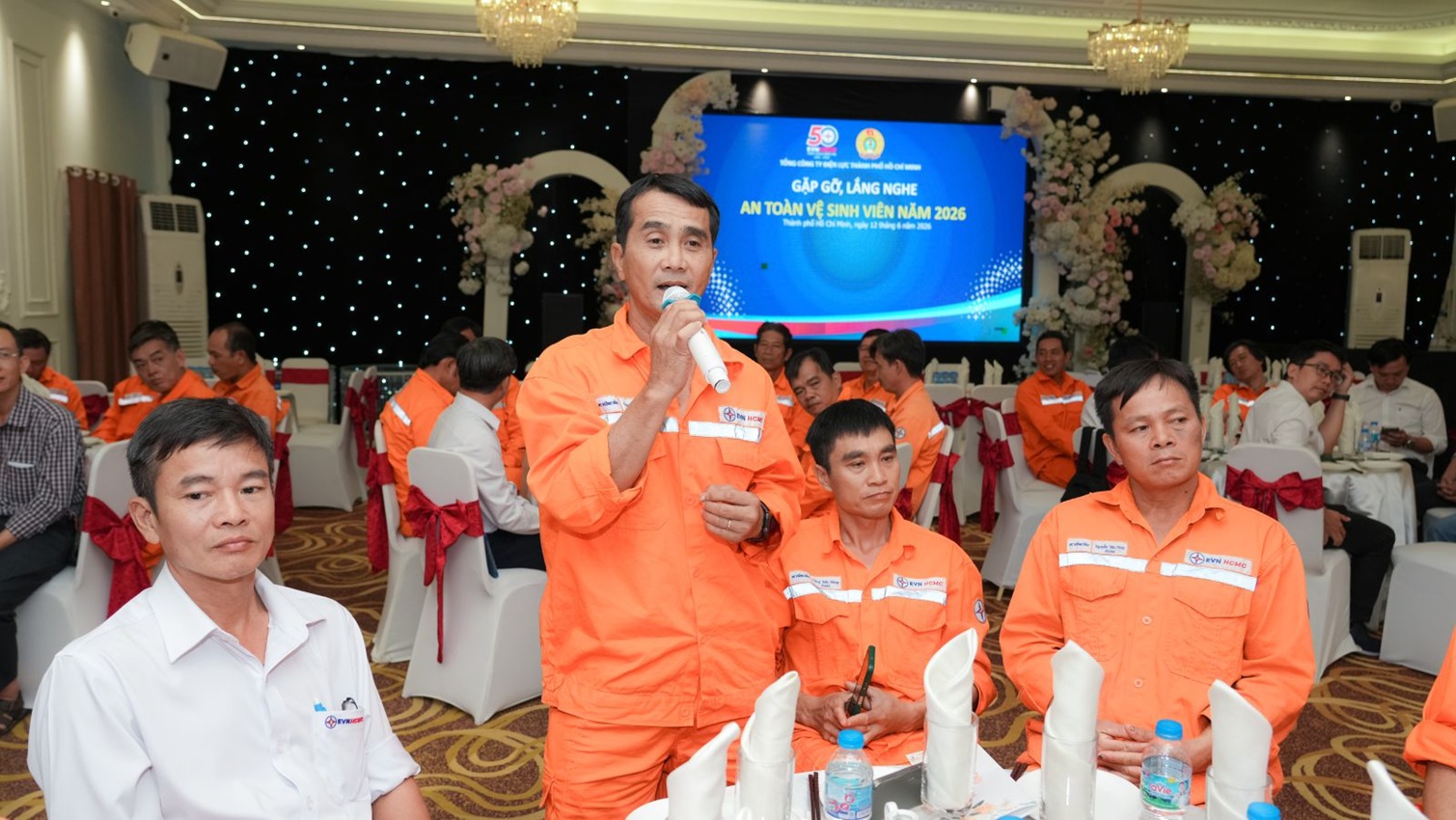 EVNHCMC gặp gỡ, lắng nghe và tuyên dương An toàn vệ sinh viên tiêu biểu năm 2026 2