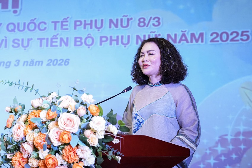 EVNHCMC tôn vinh nữ CBCNV nhân Ngày Quốc tế Phụ nữ 8/3 3