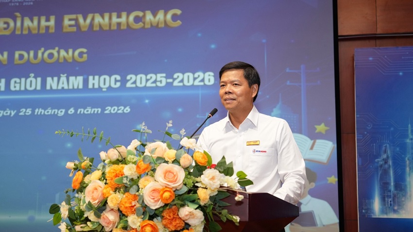 EVNHCMC tuyên dương học sinh giỏi, trao học bổng Nguyễn Đức Cảnh và biểu dương gia đình CNVC-LĐ tiêu biểu năm 2026 2