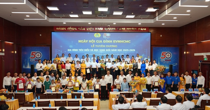 EVNHCMC tuyên dương học sinh giỏi, trao học bổng Nguyễn Đức Cảnh và biểu dương gia đình CNVC-LĐ tiêu biểu năm 2026 3