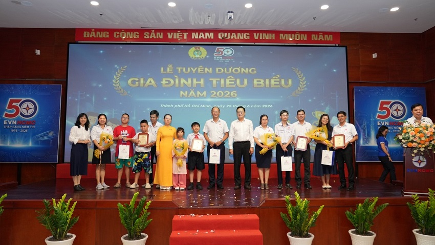 EVNHCMC tuyên dương học sinh giỏi, trao học bổng Nguyễn Đức Cảnh và biểu dương gia đình CNVC-LĐ tiêu biểu năm 2026 4
