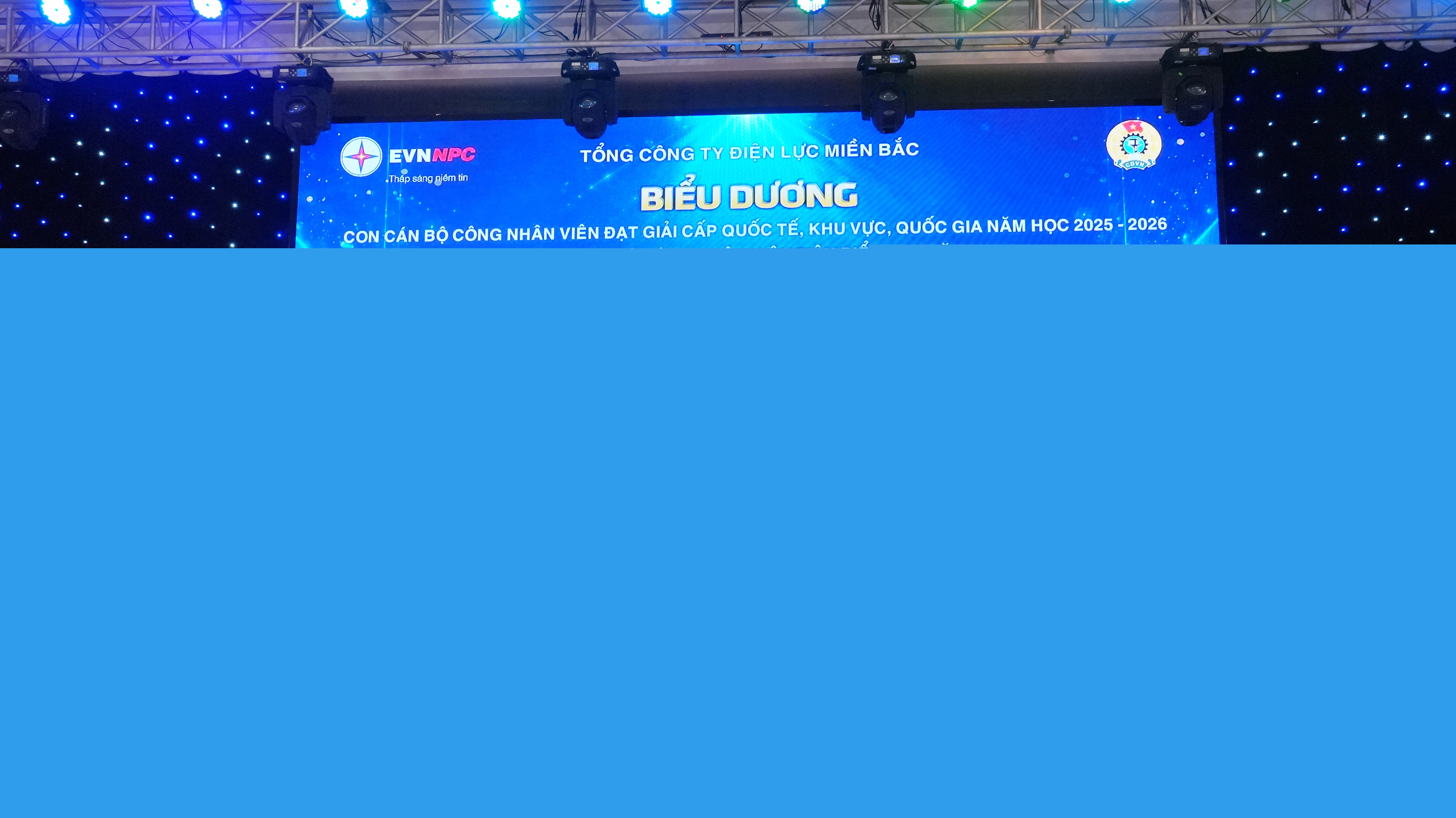 EVNNPC: Lan tỏa yêu thương và khát vọng tại Lễ biểu dương học sinh, gia đình tiêu biểu cấp EVN năm 2026 3