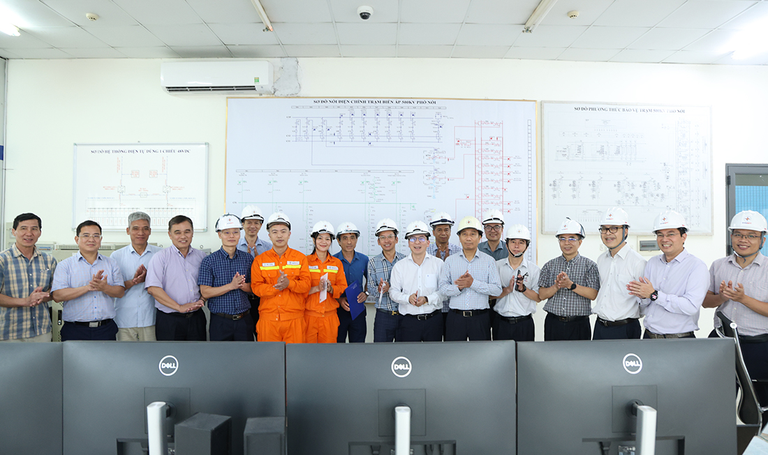 EVNNPT động viên người lao động trực vận hành mùa nắng nóng khu vực phía Bắc nhân dịp Tháng Công nhân 2026 1