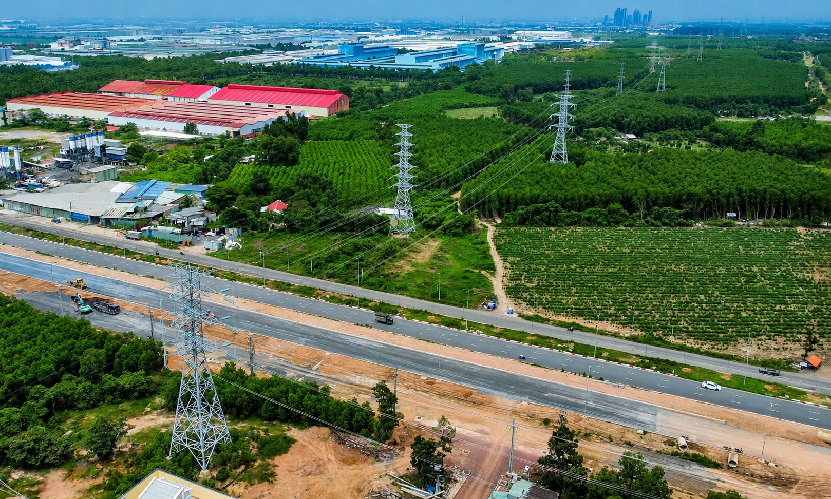 EVNNPT về đích 2 công trình truyền tải điện tại Đồng Nai, góp sức bảo đảm điện chào mừng Quốc khánh 2