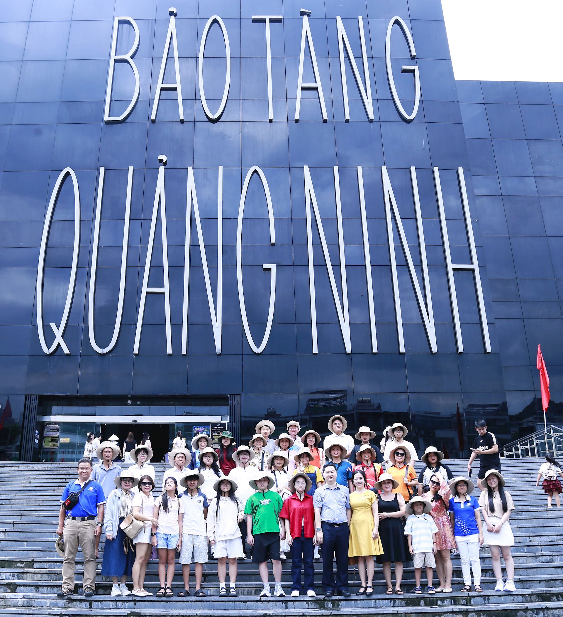 Gia đình CBCNV tiêu biểu và học sinh xuất sắc EVN trải nghiệm thực tế tại Quảng Ninh 3