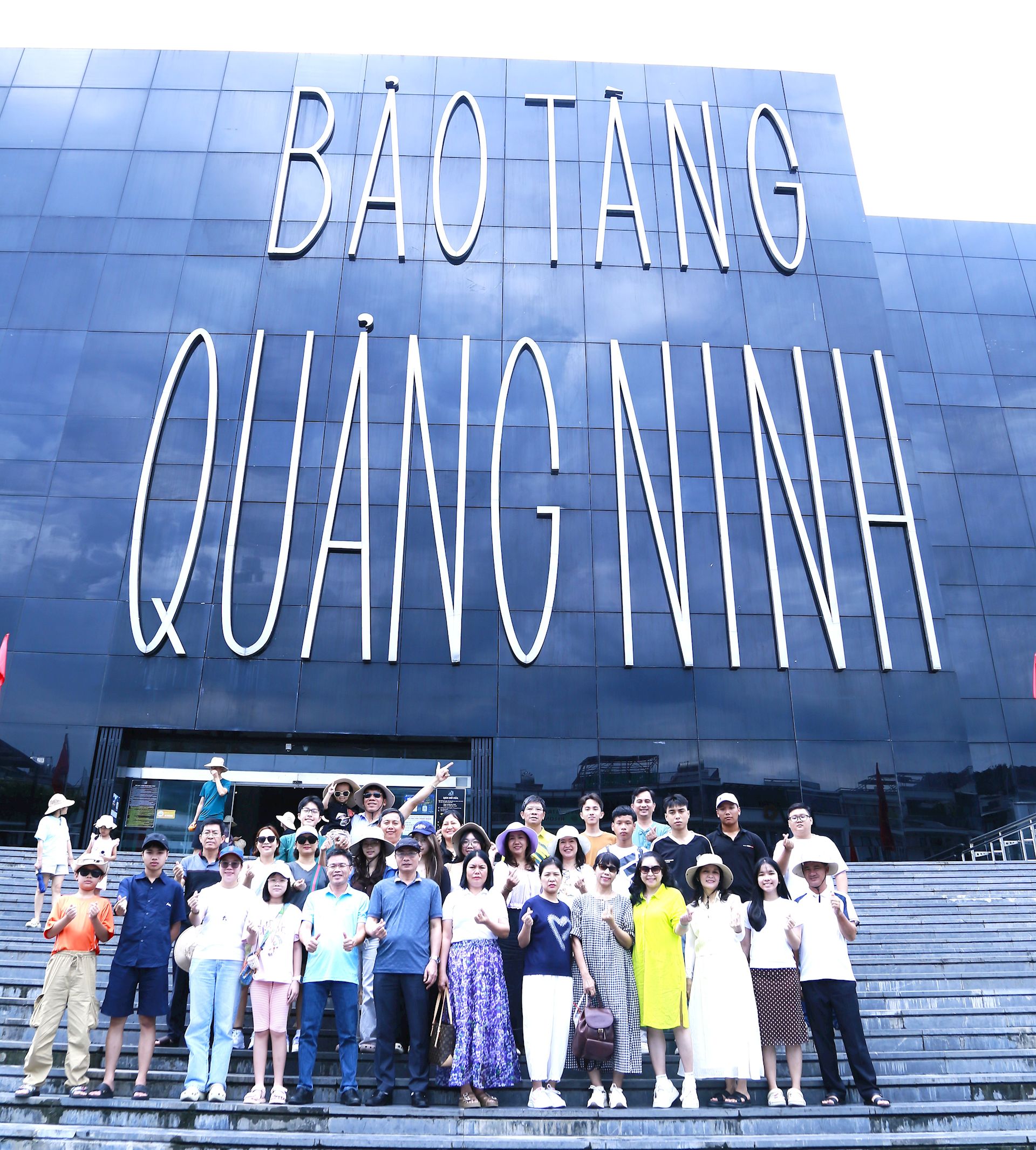 Gia đình CBCNV tiêu biểu và học sinh xuất sắc EVN trải nghiệm thực tế tại Quảng Ninh 5