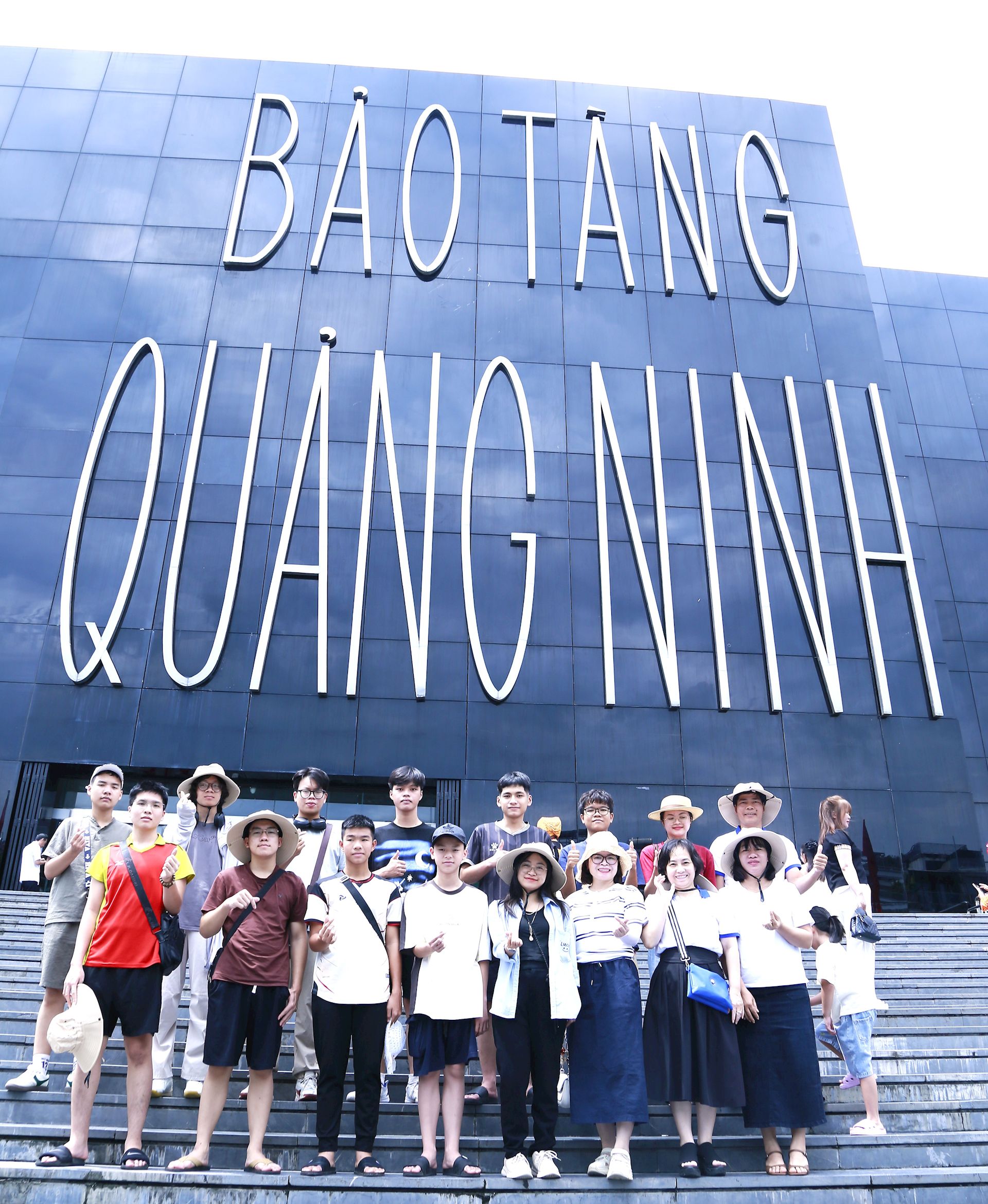 Gia đình CBCNV tiêu biểu và học sinh xuất sắc EVN trải nghiệm thực tế tại Quảng Ninh 6