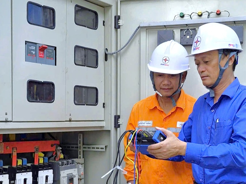 Gương lao động tiêu biểu của ngành điện Xứ Thanh - Tận tụy với công việc, trách nhiệm vì dòng điện an toàn, ổn định