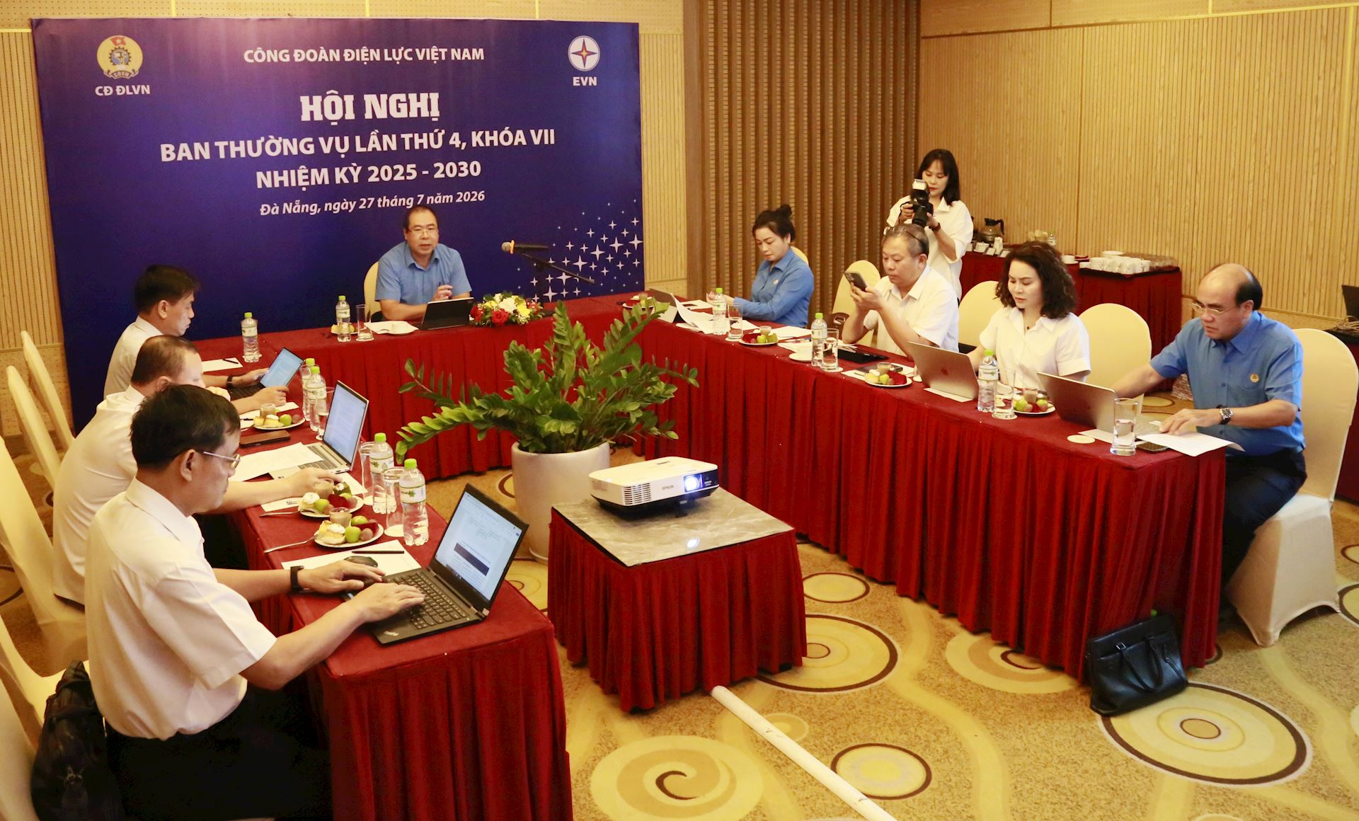 Hội nghị Ban Thường vụ Công đoàn Điện lực Việt Nam lần thứ Tư, khóa VII: Tập trung triển khai nhiệm vụ trọng tâm 6 tháng cuối năm 2026 1