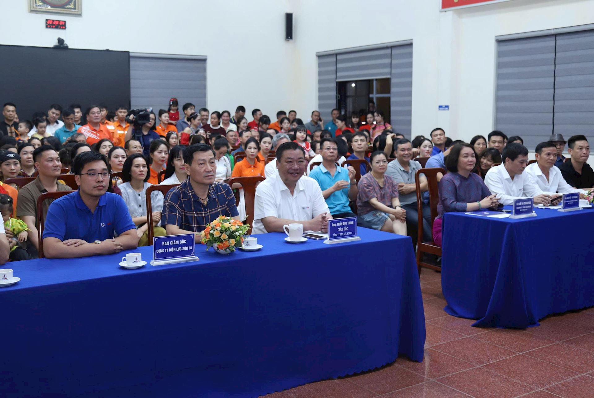 Hội thi dân vũ “Phụ nữ Công ty Điện lực Sơn La Kết nối -Tự tin -Tỏa sáng” 4