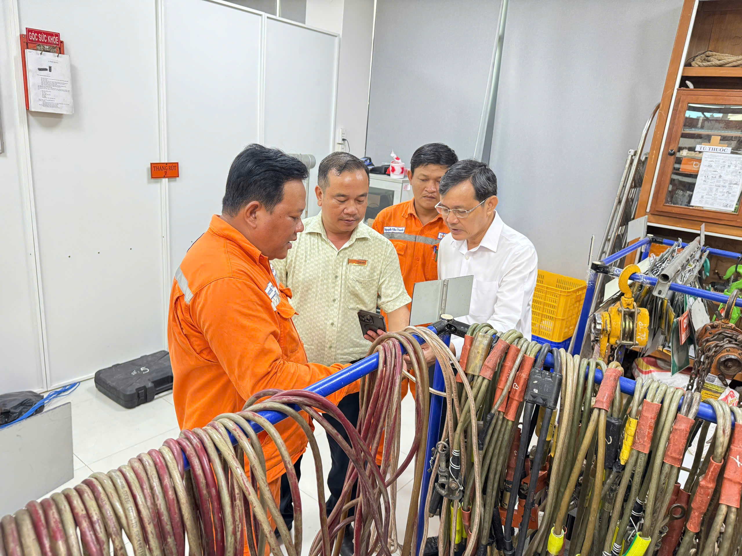 KHƠI DẬY KHÁT VỌNG ĐỔI MỚI, BỨT PHÁ PHONG TRÀO “LAO ĐỘNG SÁNG TẠO”