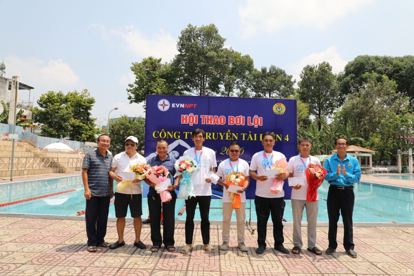 Lần đầu tiên EVNNPT tổ chức Hội thi bơi CBCNVLĐ 1