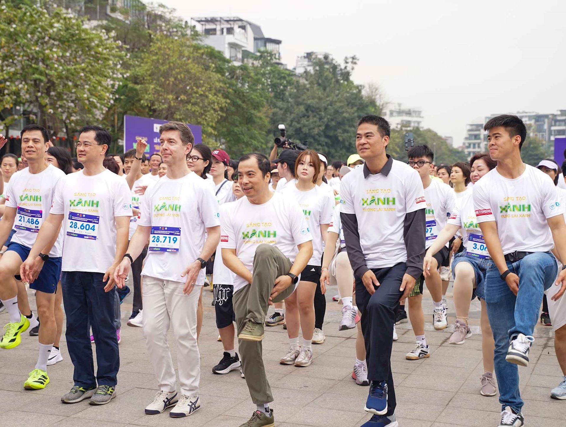 Lãnh đạo EVN cùng 650 cán bộ, nhân viên EVN hưởng ứng, tham gia Giải chạy Giờ Trái đất 2026 2