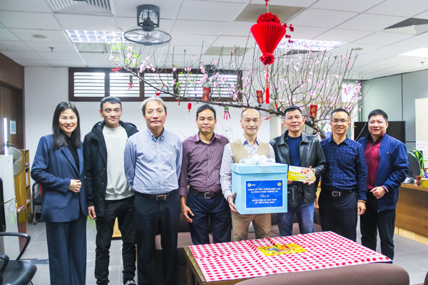 Lãnh đạo EVN thăm hỏi, động viên kỹ sư EVNICT trực Tết 4