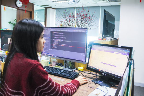 Lãnh đạo EVN thăm hỏi, động viên kỹ sư EVNICT trực Tết 7