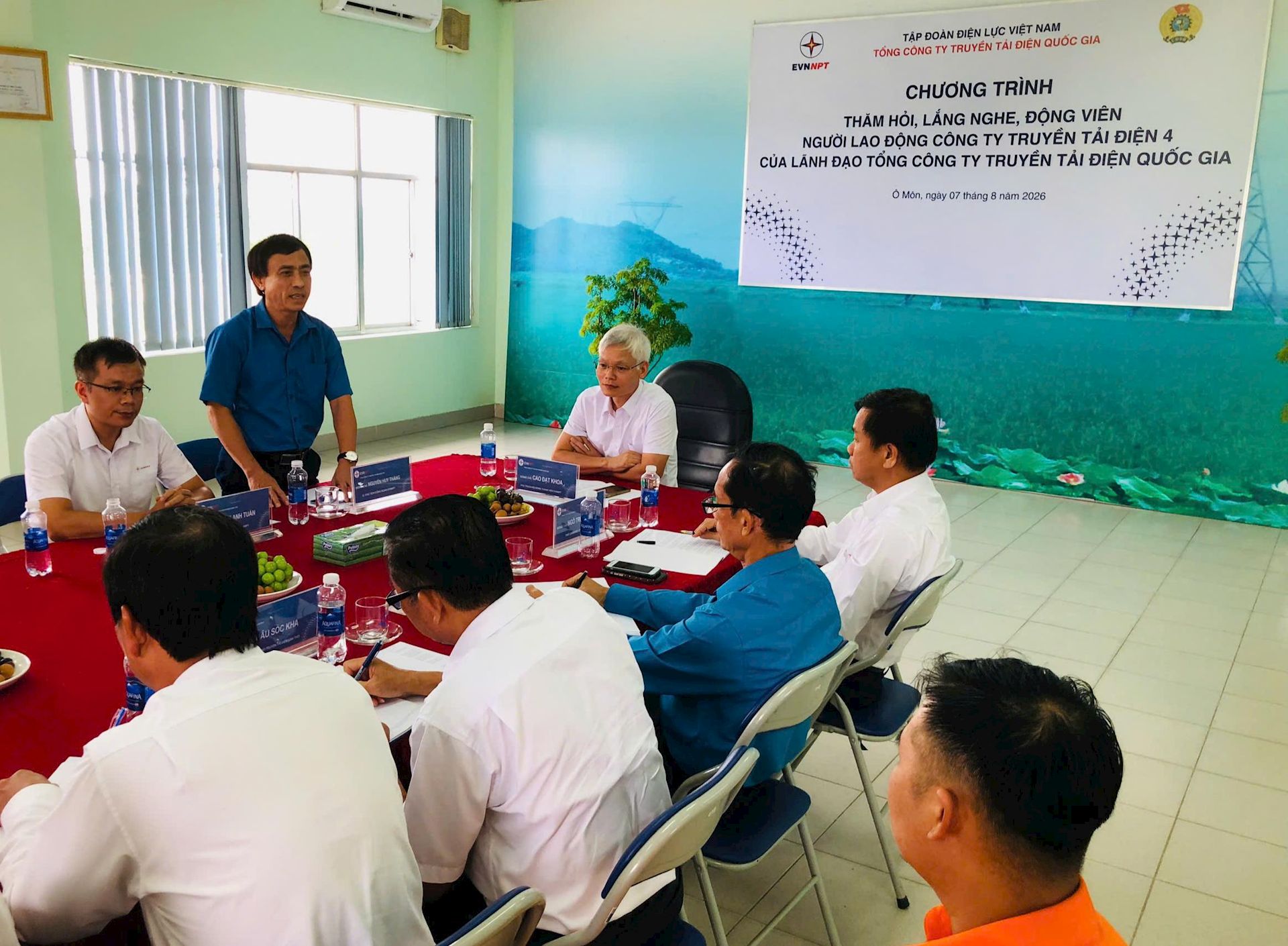 Lãnh đạo EVNNPT thăm hỏi, lắng nghe và động viên người lao động tại Truyền tải điện Cần Thơ 4
