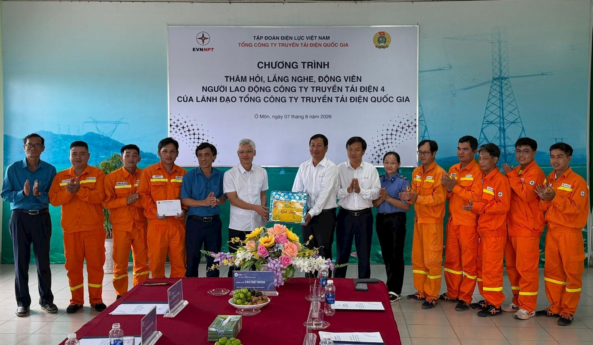 Lãnh đạo EVNNPT thăm hỏi, lắng nghe và động viên người lao động tại Truyền tải điện Cần Thơ 9