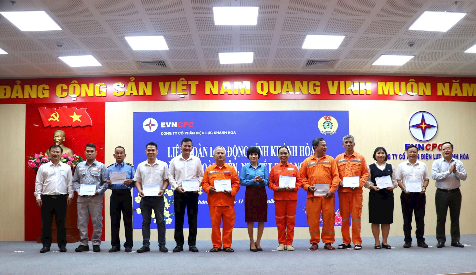 Liên đoàn Lao động tỉnh Khánh Hòa thăm, chúc Tết người lao động Công ty Cổ phần Điện lực Khánh Hòa