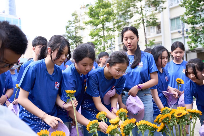 Một ngày đi qua lịch sử, mang về niềm tự hào 1