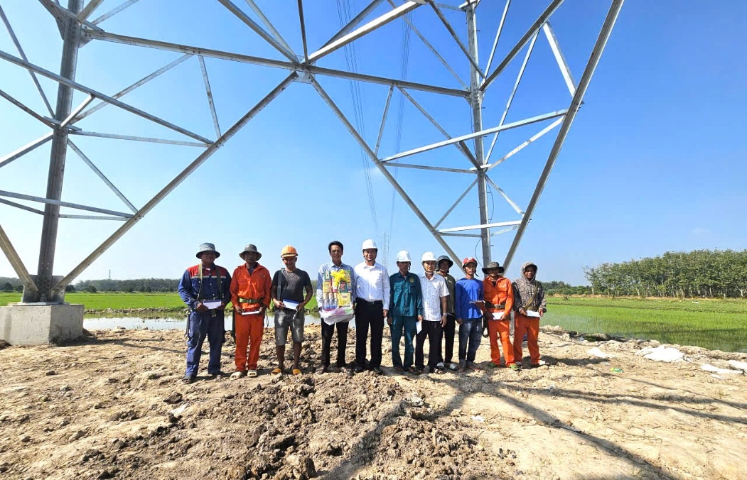 Ngành điện miền Nam: Xuyên Tết bám công trường 1