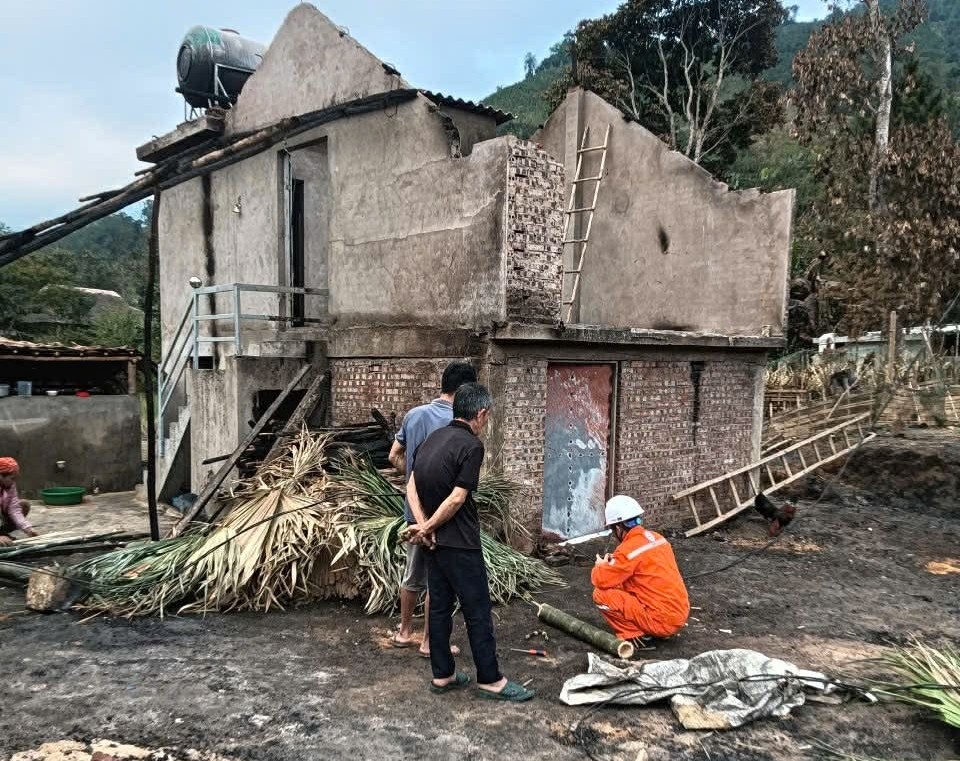 Nghĩa tình đầu xuân ở Nghĩa Đô: Đồng lòng khắc phục hỏa hoạn, sớm ổn định cuộc sống Nhân dân 1