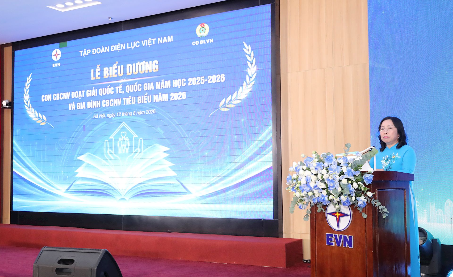 Những khoảnh khắc đáng nhớ trong ngày hội tôn vinh con CBCNV và gia đình EVN tiêu biểu 10