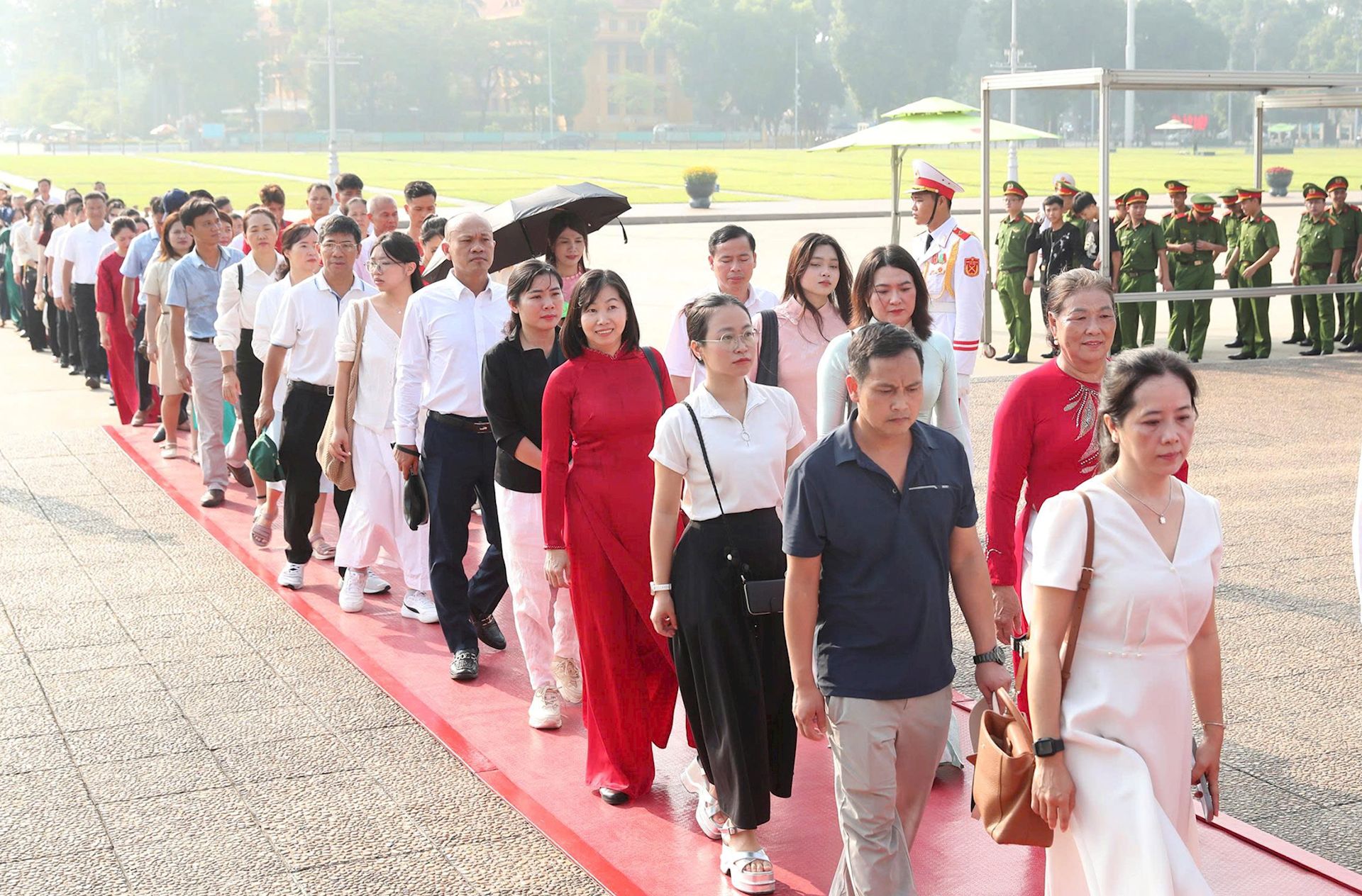 Những khoảnh khắc đáng nhớ trong ngày hội tôn vinh con CBCNV và gia đình EVN tiêu biểu 4