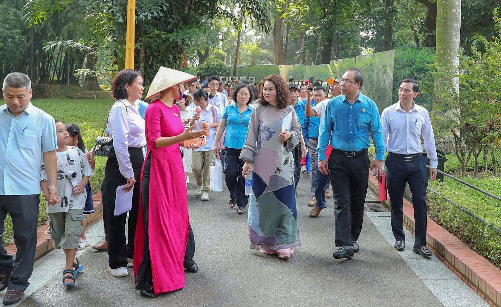 Những khoảnh khắc đáng nhớ trong ngày hội tôn vinh con CBCNV và gia đình EVN tiêu biểu 5