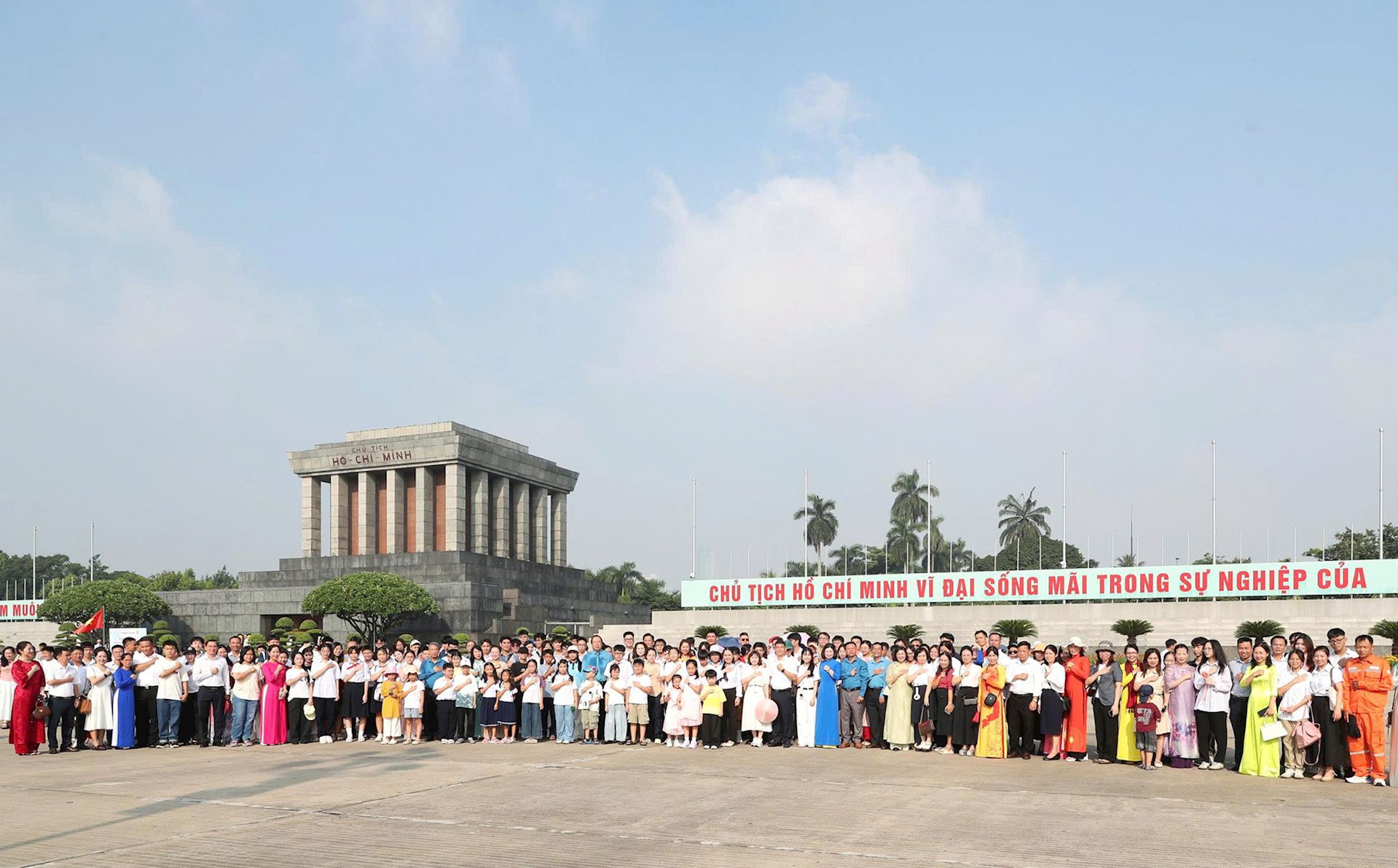 Những khoảnh khắc đáng nhớ trong ngày hội tôn vinh con CBCNV và gia đình EVN tiêu biểu 6