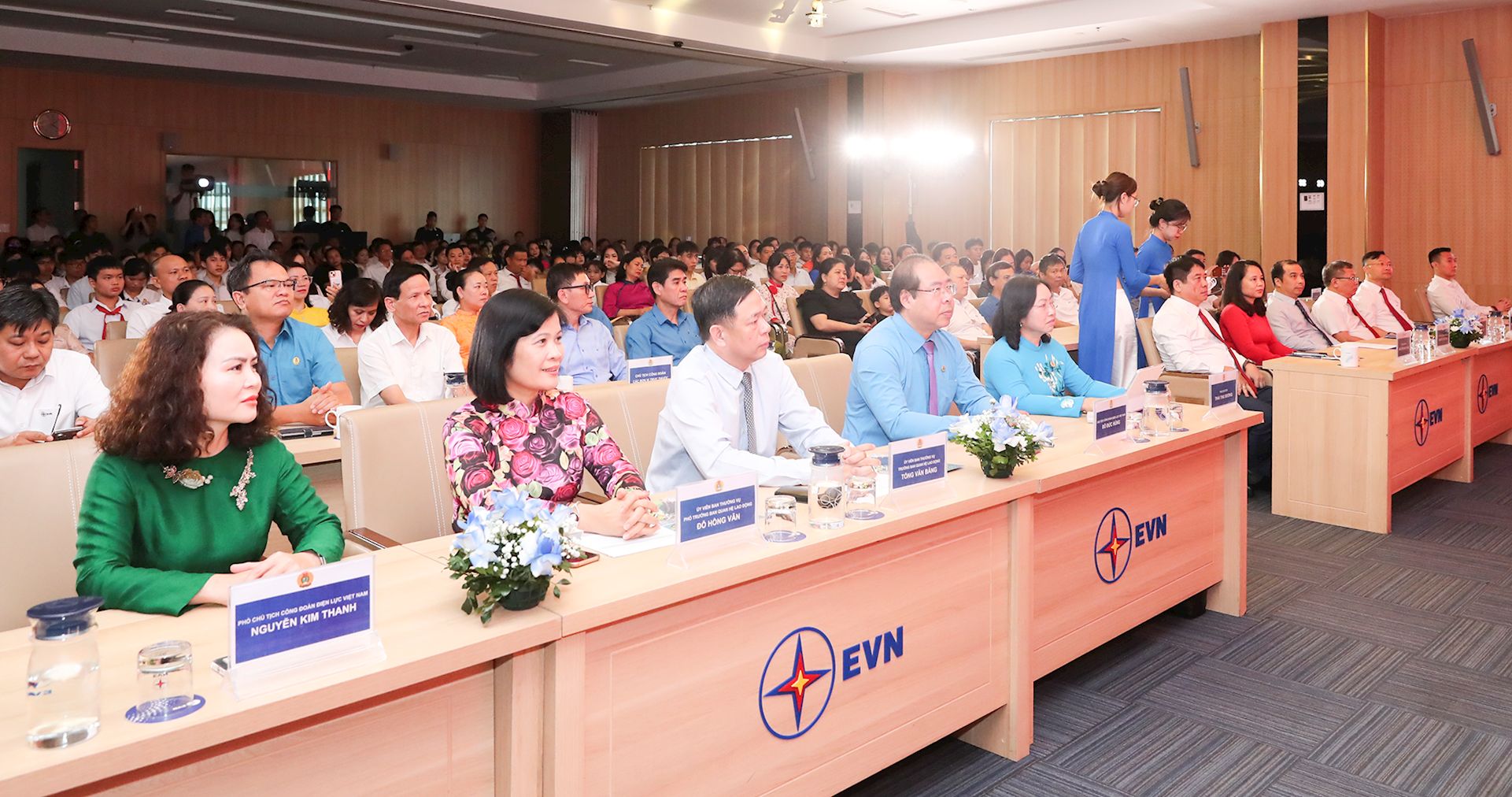 Những khoảnh khắc đáng nhớ trong ngày hội tôn vinh con CBCNV và gia đình EVN tiêu biểu 8