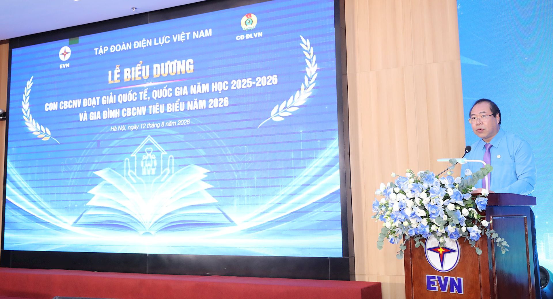 Những khoảnh khắc đáng nhớ trong ngày hội tôn vinh con CBCNV và gia đình EVN tiêu biểu 9