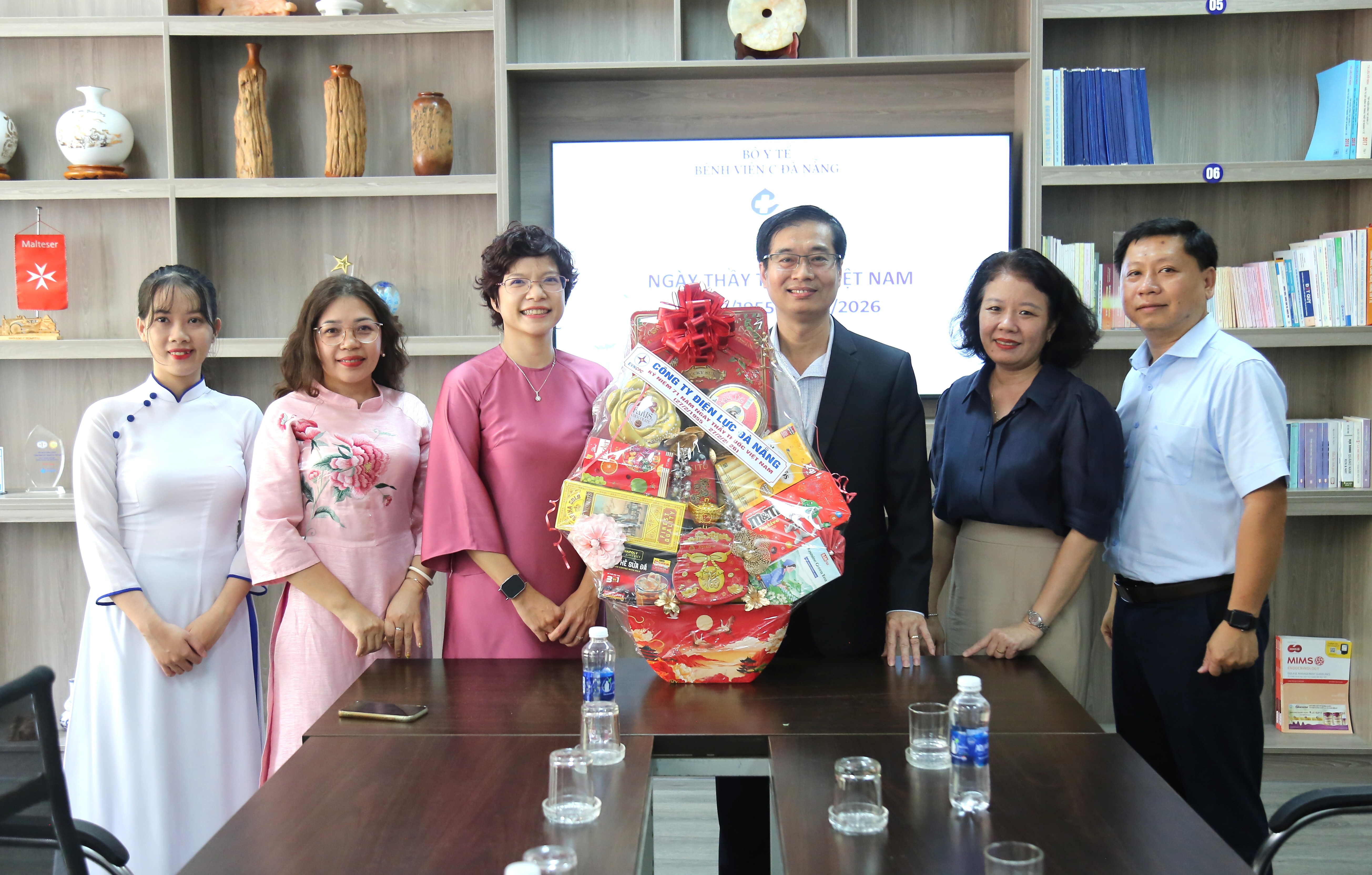 PC Đà Nẵng thăm và chúc mừng các cơ sở y tế nhân Ngày Thầy thuốc Việt Nam 1