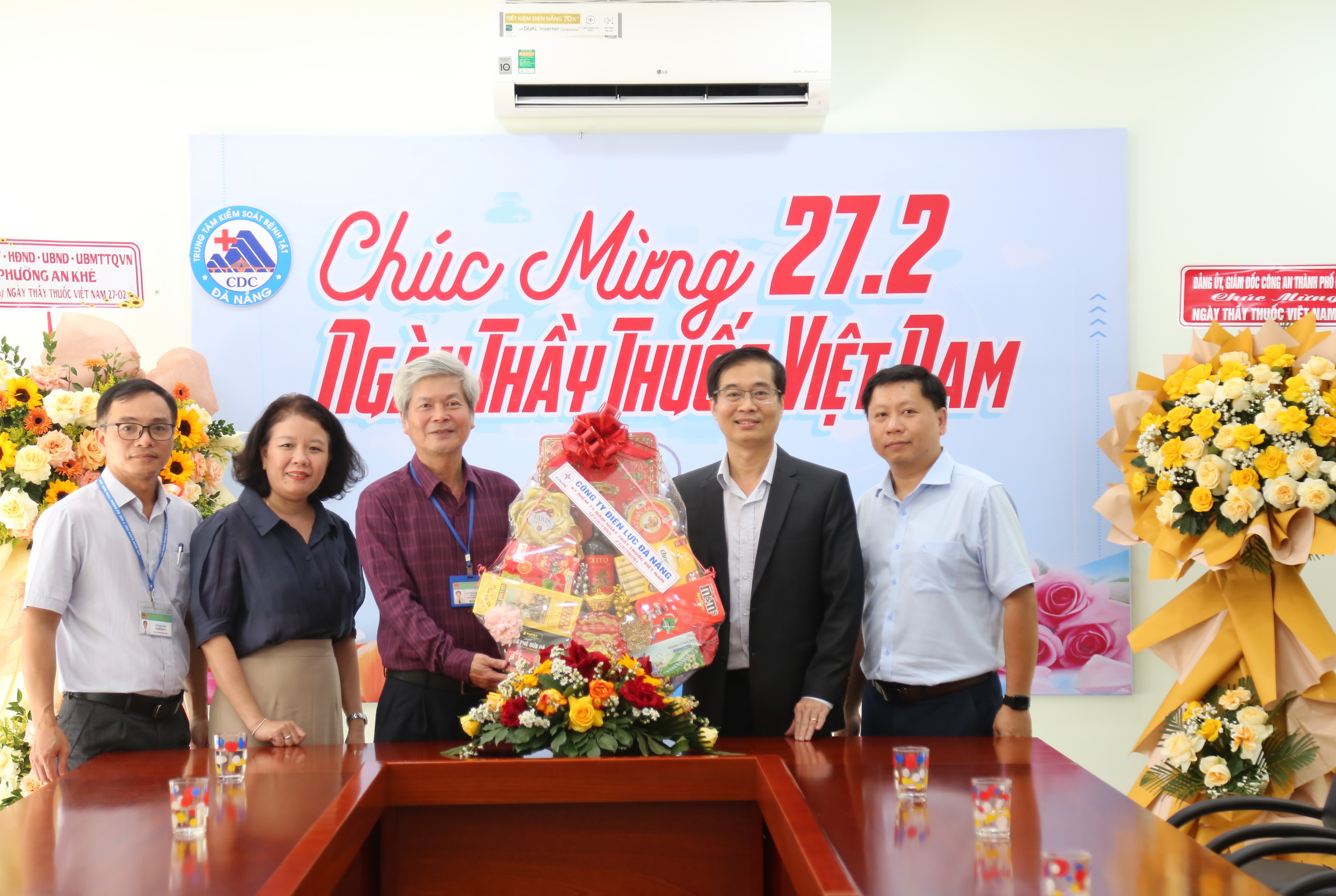 PC Đà Nẵng thăm và chúc mừng các cơ sở y tế nhân Ngày Thầy thuốc Việt Nam 3