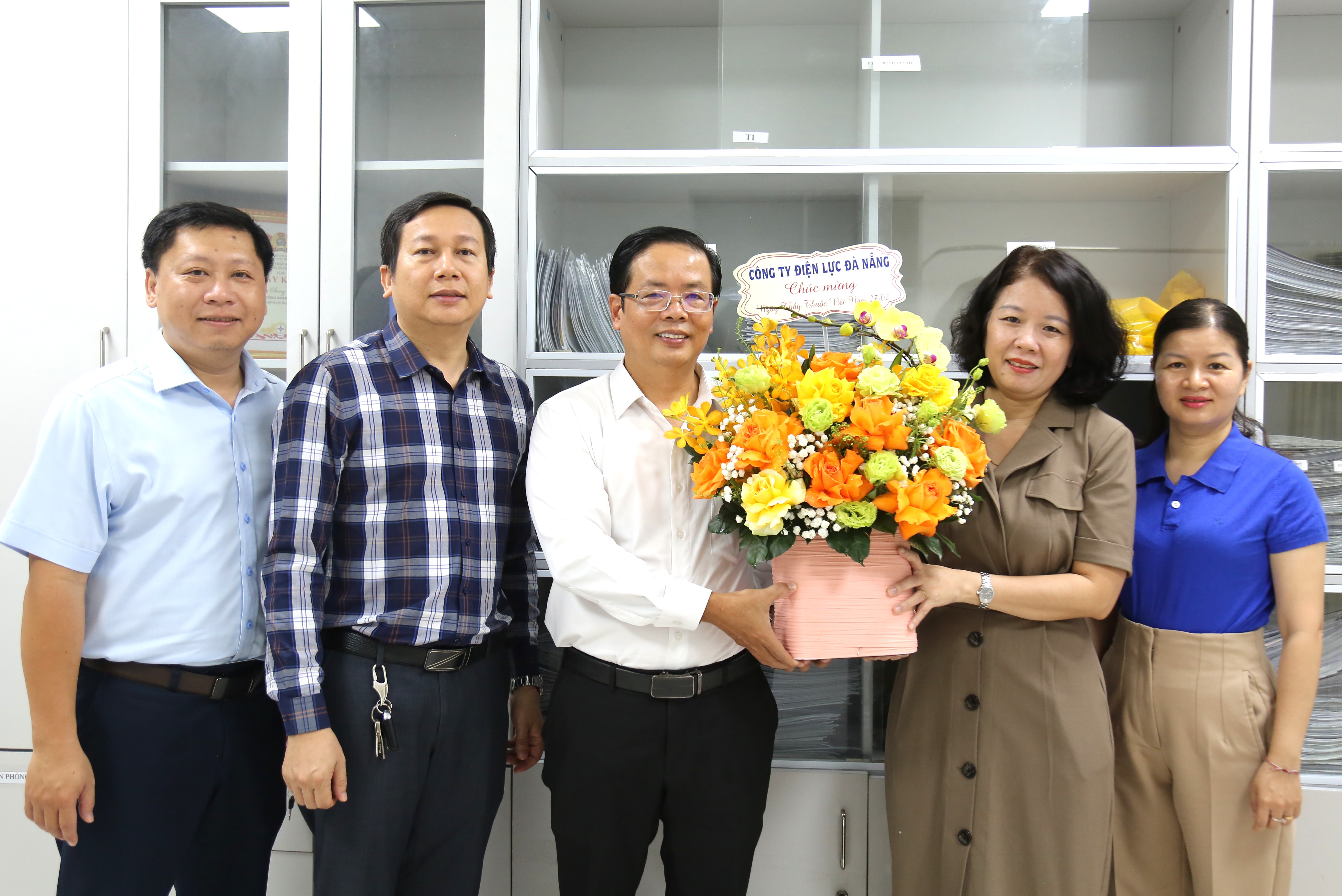 PC Đà Nẵng thăm và chúc mừng các cơ sở y tế nhân Ngày Thầy thuốc Việt Nam