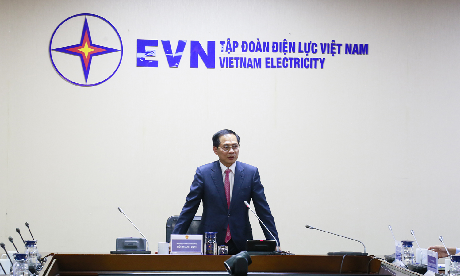 Phó Thủ tướng Chính phủ Bùi Thanh Sơn thăm và làm việc với Tập đoàn Điện lực Việt Nam