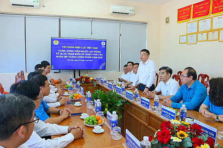 Thăm động viên người lao động Trạm biến áp 500kV Vĩnh Tân phát huy tinh thần trách nhiệm, bảo đảm vận hành an toàn. 3