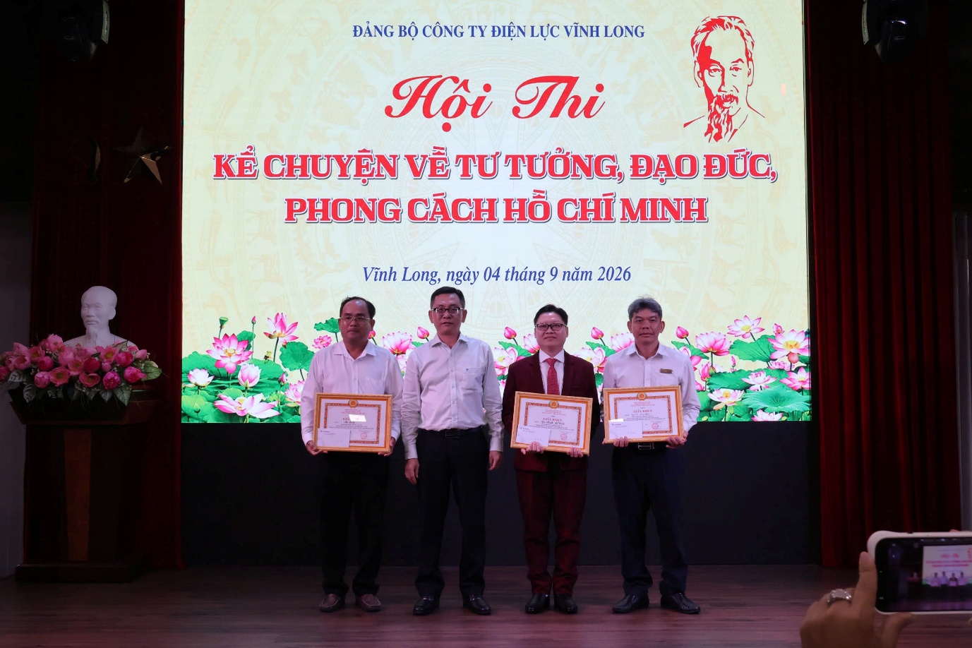 Tháng 9 kể chuyện tưởng nhớ ơn Người. 1