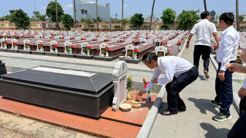 THẮP SÁNG ĐẠO LÝ 