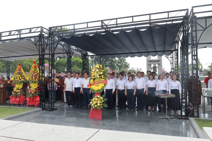 THẮP SÁNG ĐẠO LÝ 