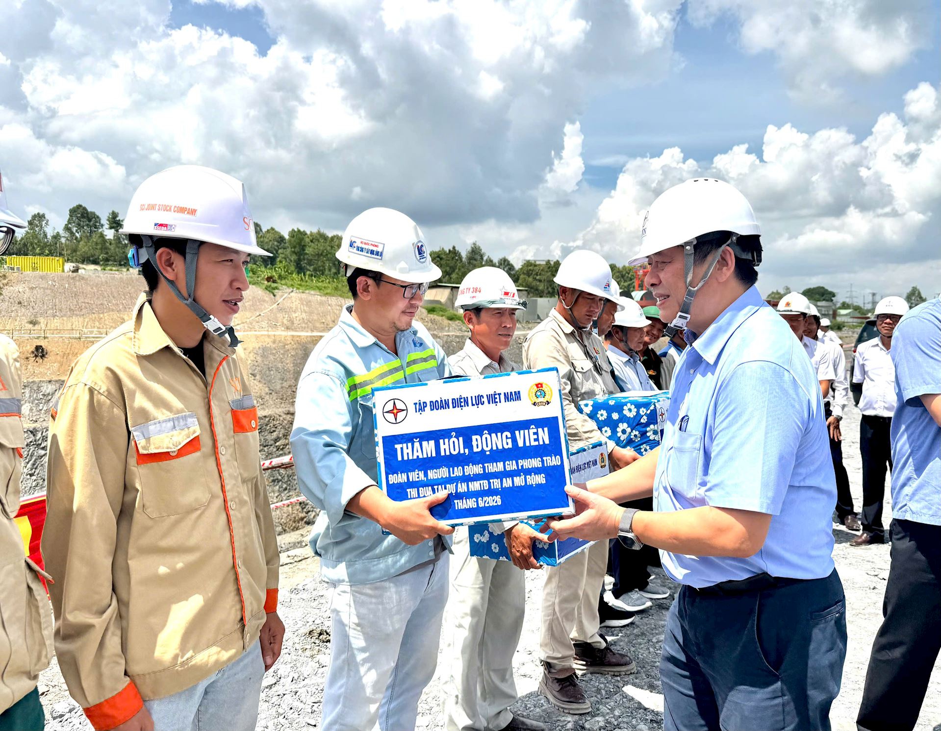 Thi đua trên công trường Nhà máy Thủy điện Trị An mở rộng, quyết tâm đưa công trình về đích 1