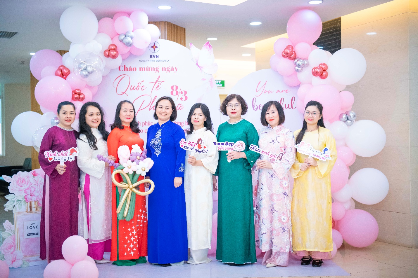 TỌA ĐÀM “HẠNH PHÚC – NĂNG LƯỢNG BỀN VỮNG CHO CUỘC SỐNG VÀ CÔNG VIỆC” Lan tỏa thông điệp sống tích cực tới nữ CBCNV Công ty Thủy điện Sơn La 1