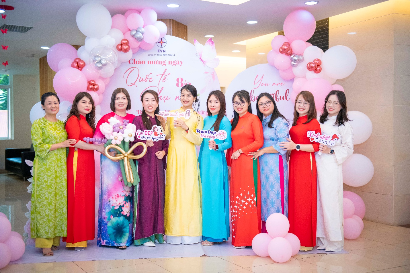 TỌA ĐÀM “HẠNH PHÚC – NĂNG LƯỢNG BỀN VỮNG CHO CUỘC SỐNG VÀ CÔNG VIỆC” Lan tỏa thông điệp sống tích cực tới nữ CBCNV Công ty Thủy điện Sơn La 2