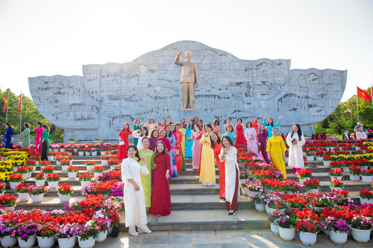 TỌA ĐÀM “HẠNH PHÚC – NĂNG LƯỢNG BỀN VỮNG CHO CUỘC SỐNG VÀ CÔNG VIỆC” Lan tỏa thông điệp sống tích cực tới nữ CBCNV Công ty Thủy điện Sơn La 5