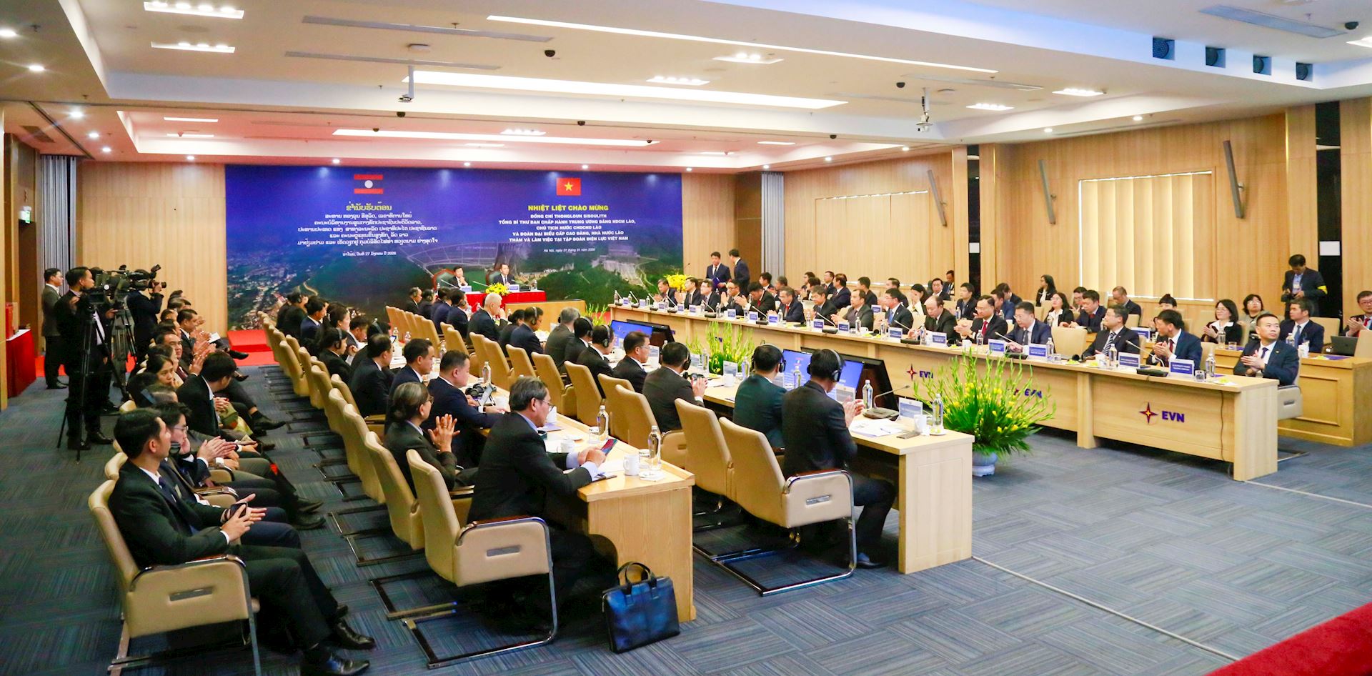 Tổng Bí thư Ban Chấp hành Trung ương Đảng Nhân dân Cách mạng Lào, Chủ tịch nước CHDCND Lào thăm và làm việc tại EVN 2