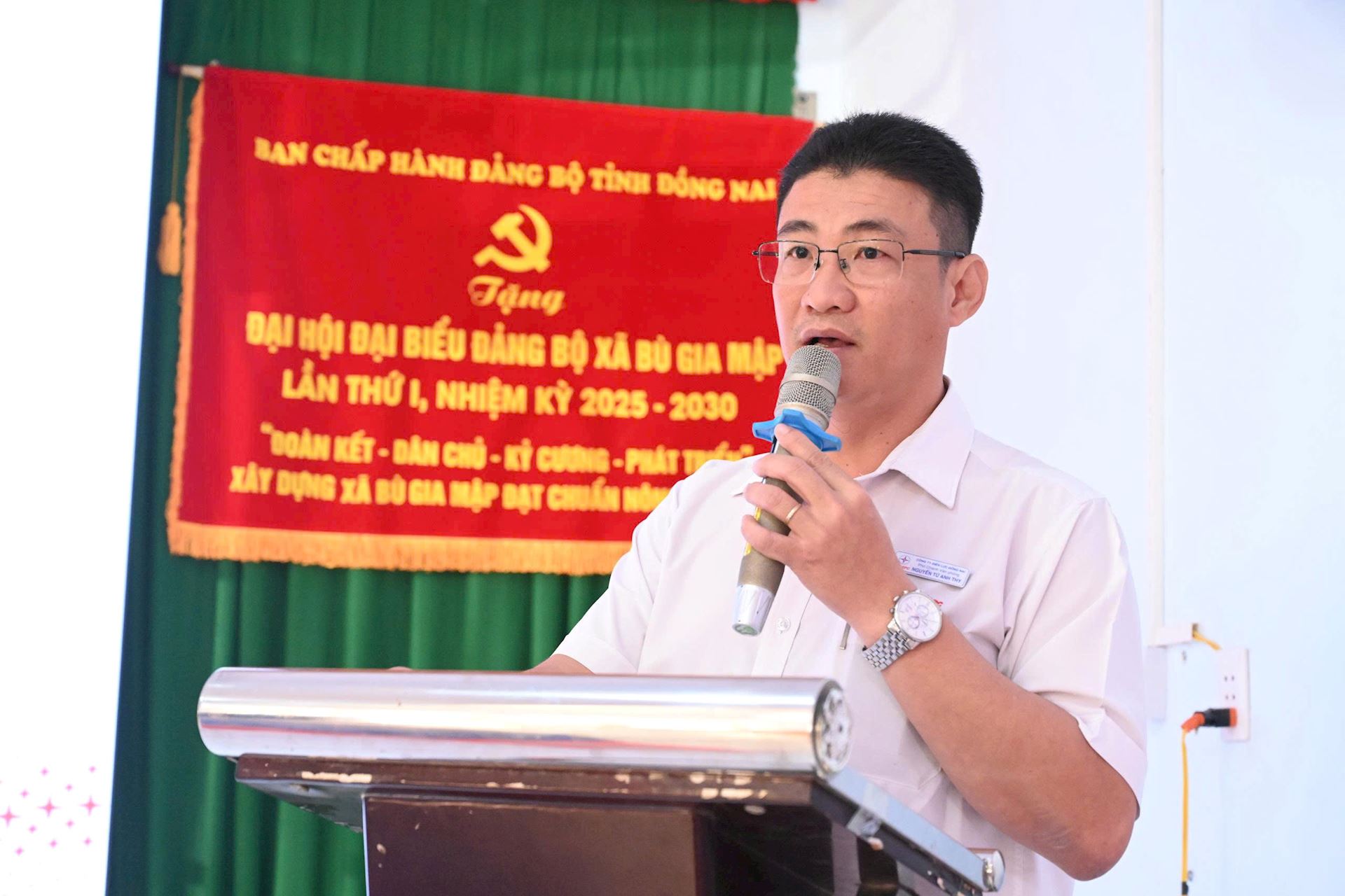 Tổng công ty Điện lực miền Nam và Công ty Điện lực Đồng Nai trao 80 phần quà Tết cho hộ nghèo tại Bù Gia Mập và Định Quán 4