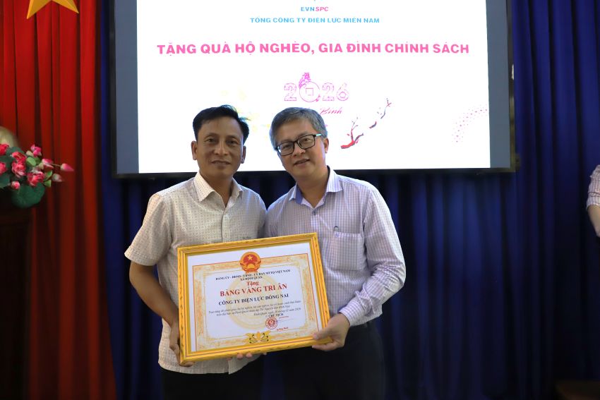 Tổng công ty Điện lực miền Nam và Công ty Điện lực Đồng Nai trao 80 phần quà Tết cho hộ nghèo tại Bù Gia Mập và Định Quán 5