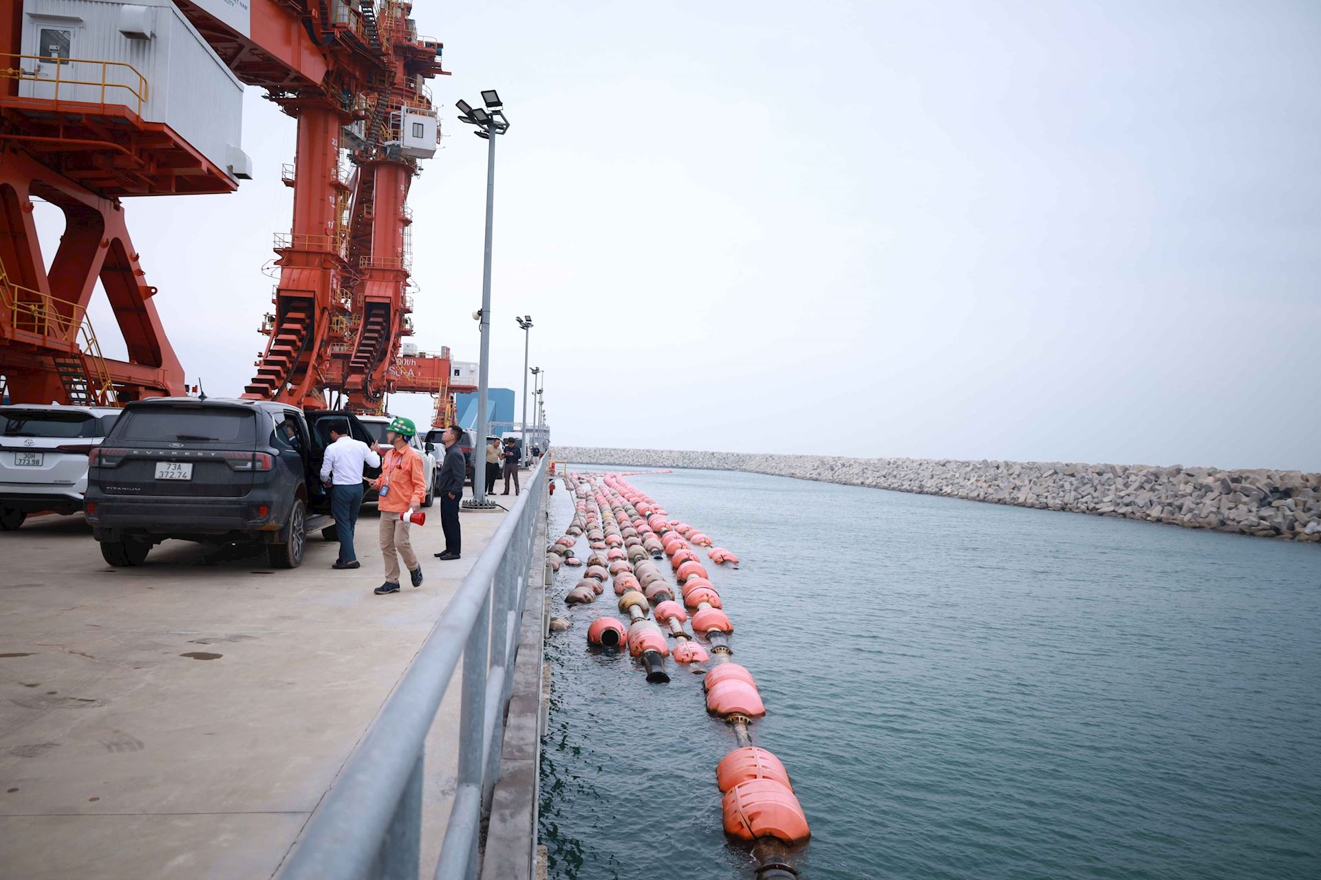 Tổng Liên đoàn Lao động Việt Nam thăm hỏi, động viên lực lượng thi công tại Trung tâm Điện lực Quảng Trạch 5