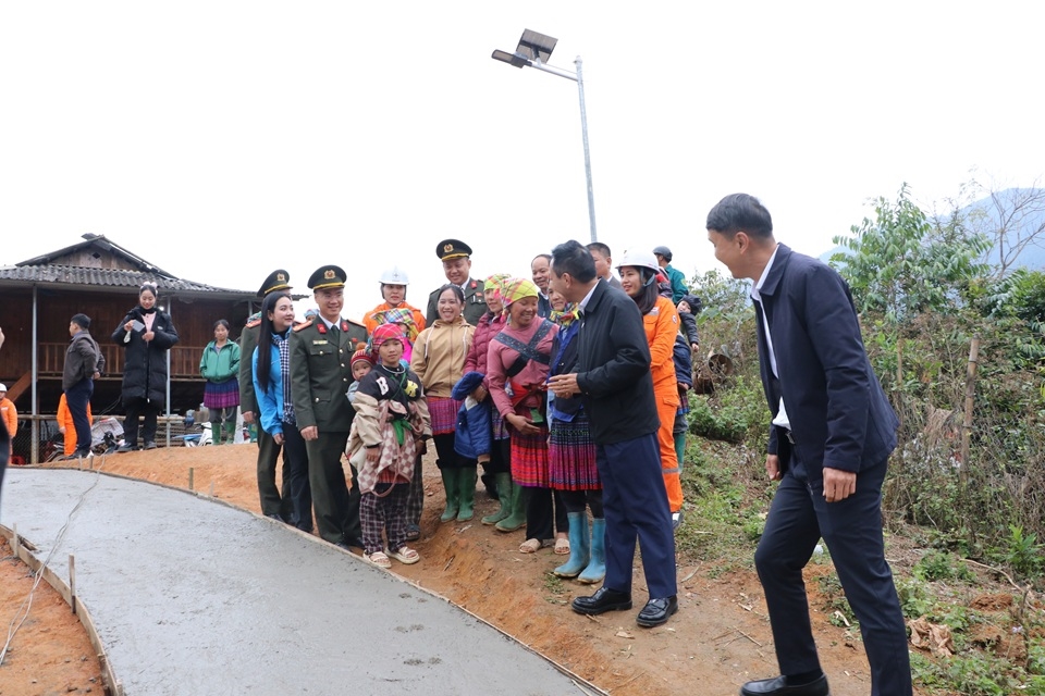 Tuổi trẻ EVNNPC và Công an Thủ đô mang “Hành trình nghĩa tình” đến vùng cao Lào Cai 1