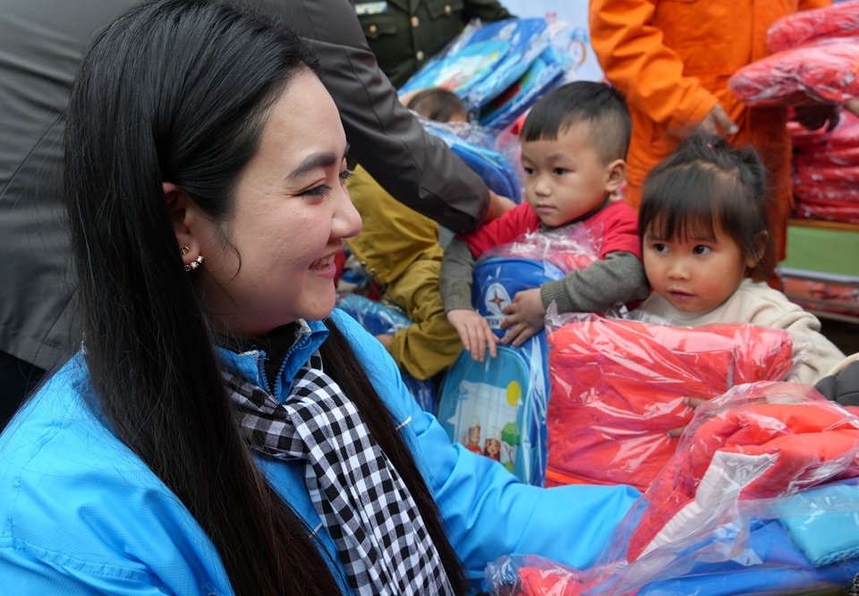 Tuổi trẻ EVNNPC và Công an Thủ đô mang “Hành trình nghĩa tình” đến vùng cao Lào Cai 3